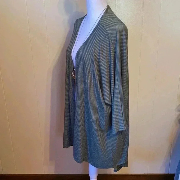 LuLaRoe Open Front High Low Cardigan Shrug.  Blue & Yellow Stripe, Size Medium. - Picture 3 of 12